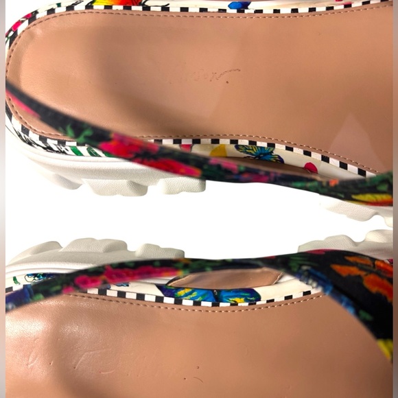 Betsey Johnson Nikitta Black Multi 3-D Flowers & Butterflies Sandals Sz 11 $119 - Picture 5 of 7